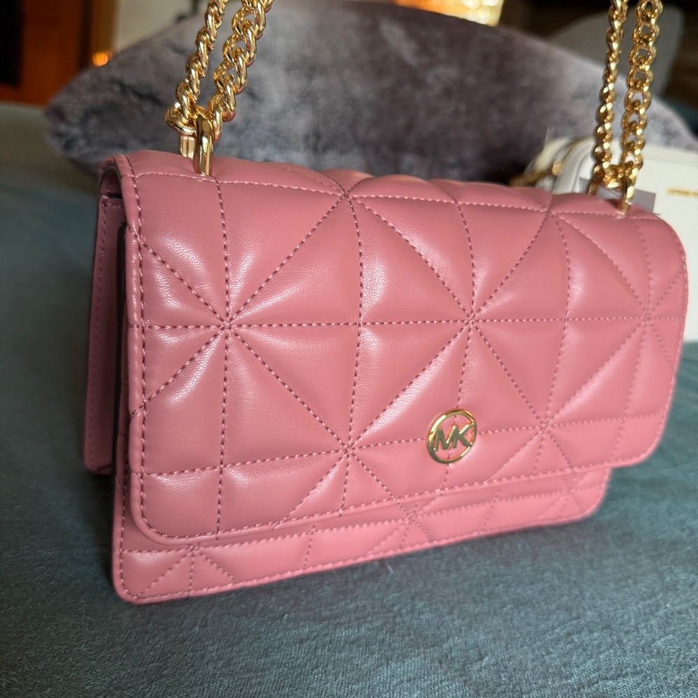 NWT - Michael Kors Blush Quilted Shoulder Bag with Gold Chain - Picture 4 of 8